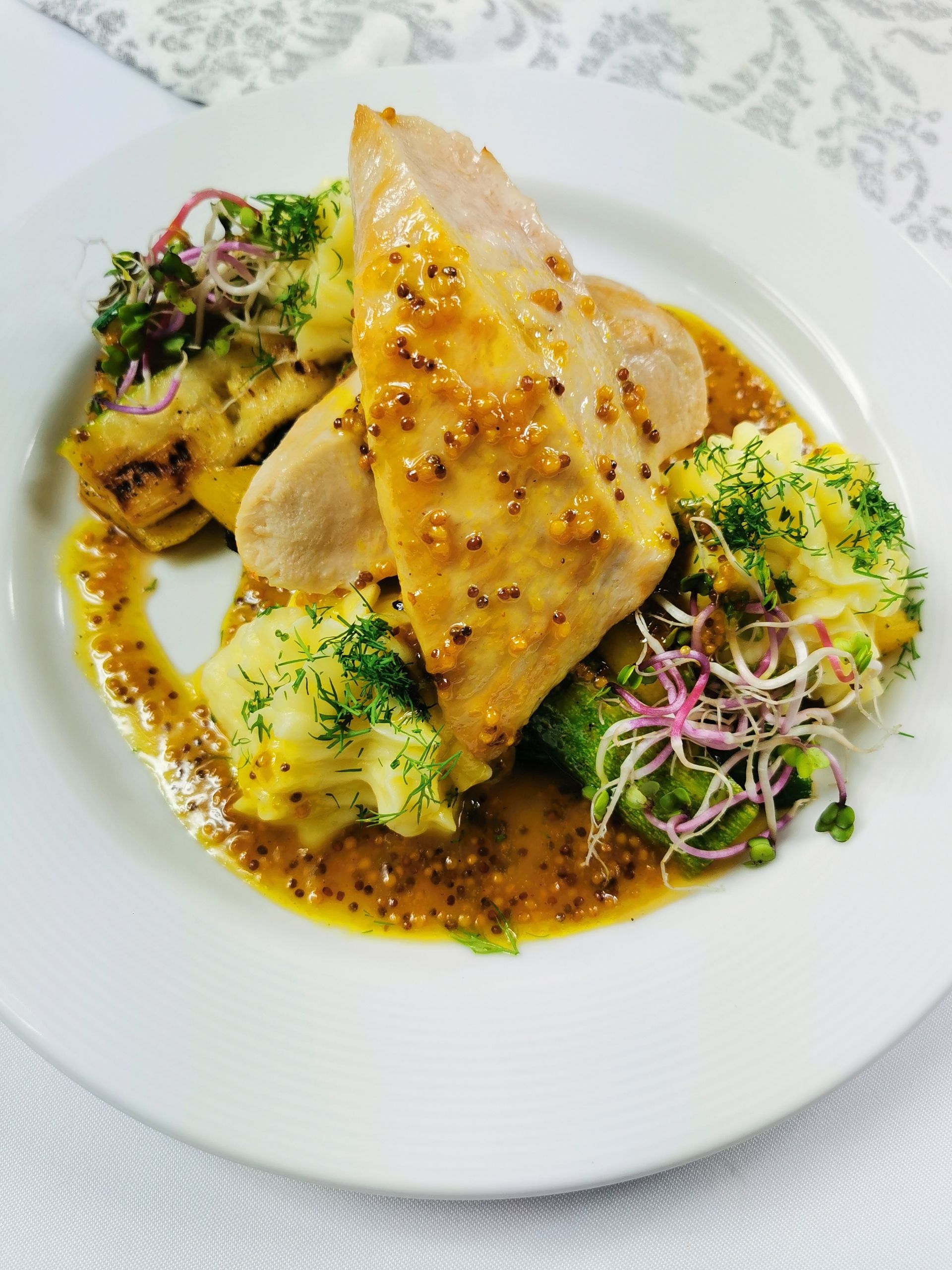 Geflügelbrust mit Senfsauce und Kartoffelpüree