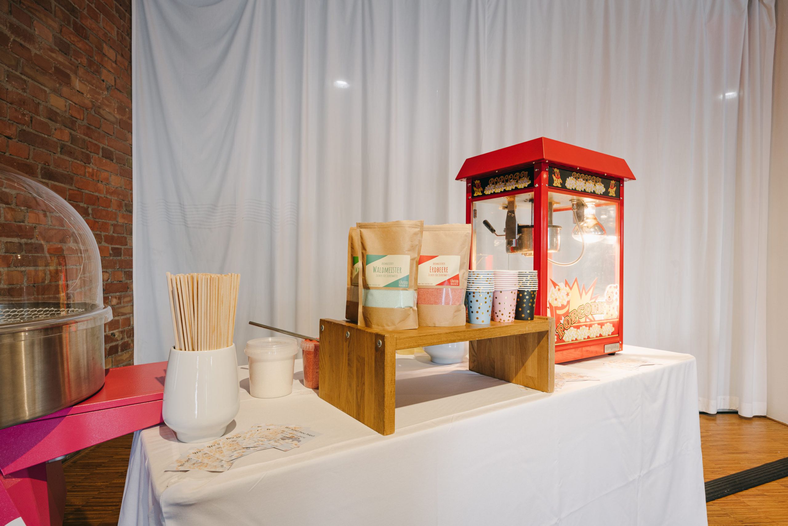 Popcorn- und Zuckerwattestation mit Aromazucker