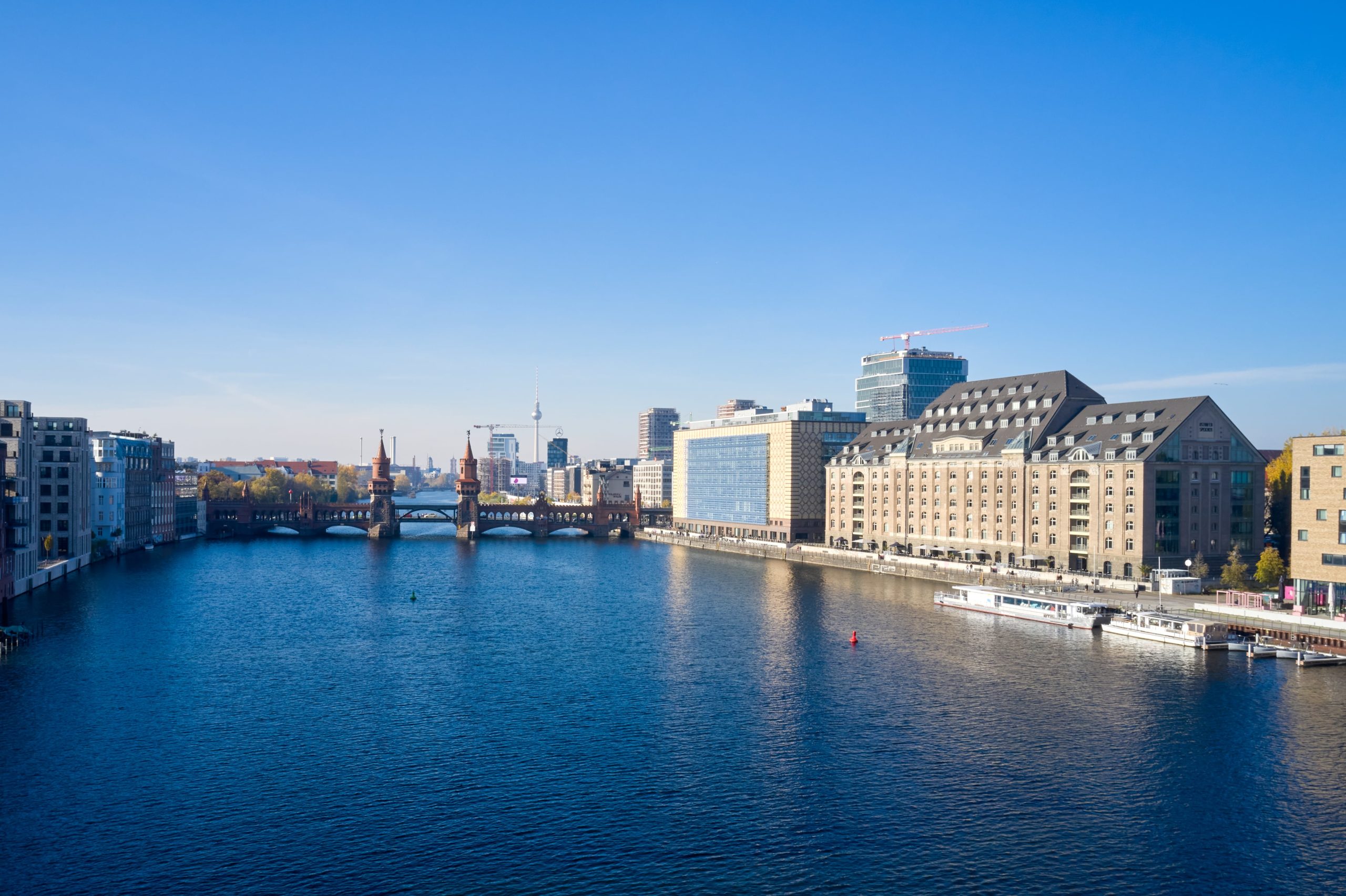 Spreespeicher Berlin aus der Luft mit Oberbaumbrücke und Spree