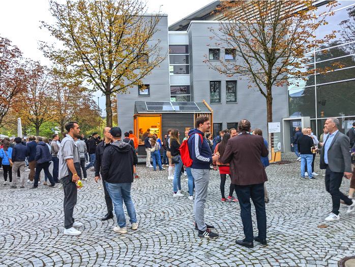 Veranstaltung im Freien neben dem Tiny Space