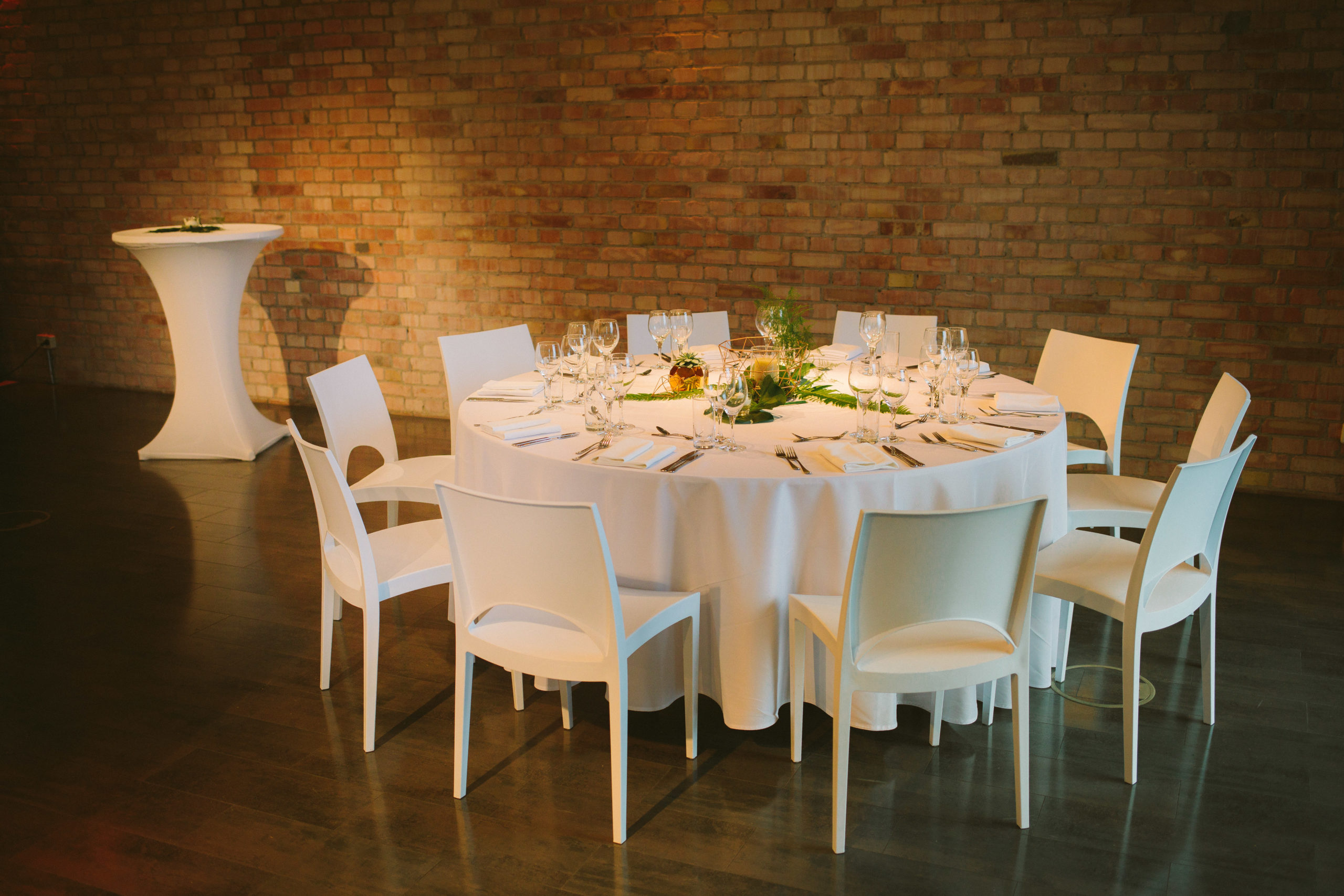 Dekopaket Modern Simple auf Hochzeitstisch