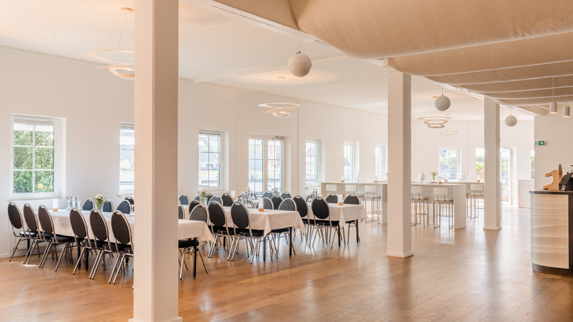 White Spreelounge – Lounge – Glasfront zur Spree