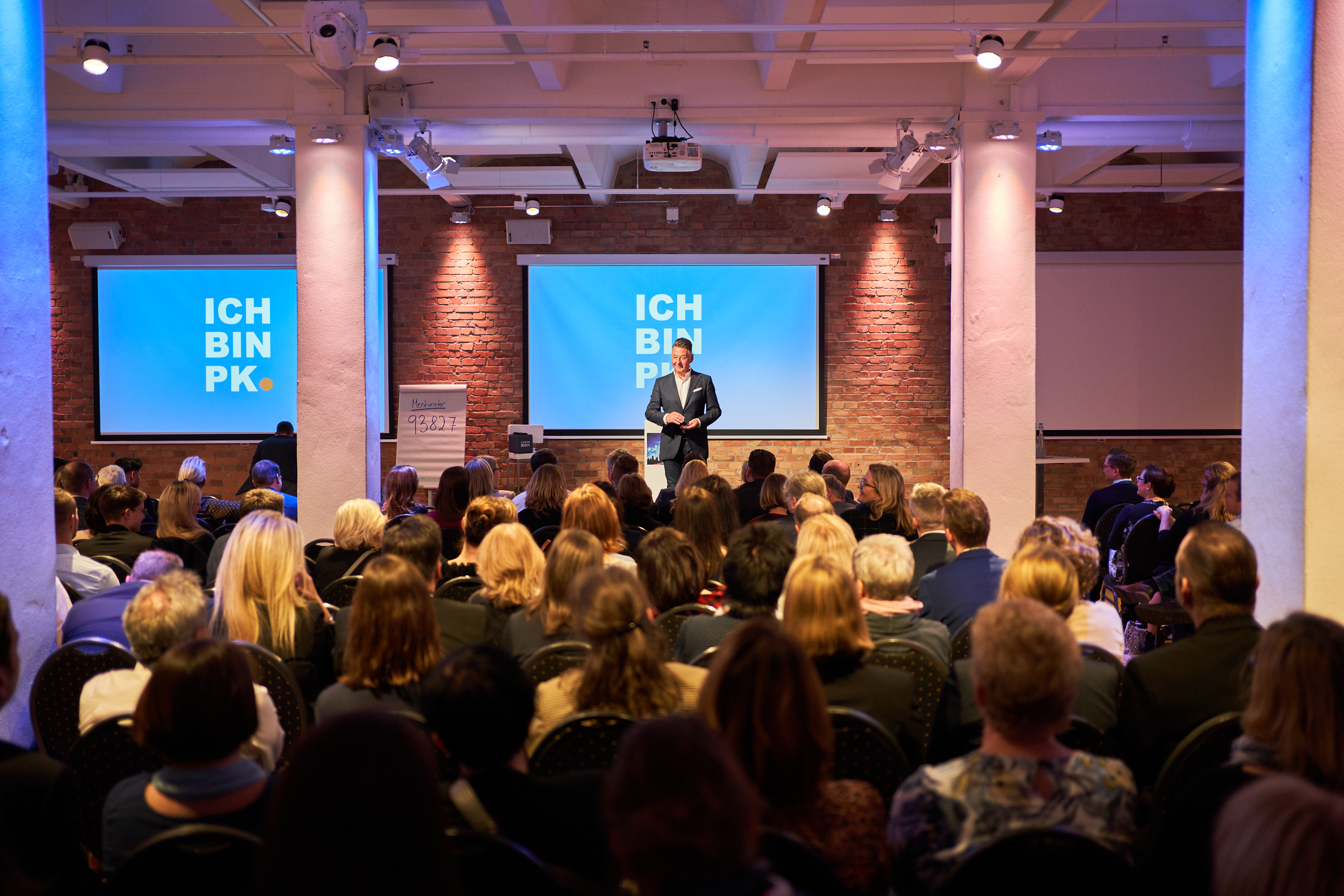 Vortrag vor Publikum – Eventfoto von Marcus Wichert