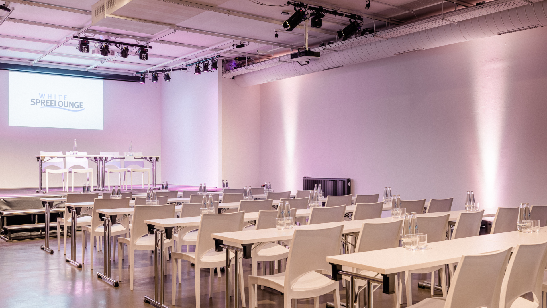 White Spreelounge – Loungebereich – Empfang
